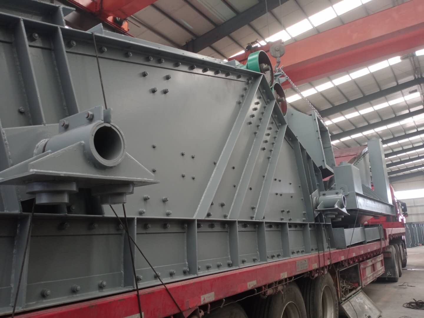 大型礦用振動篩發貨圖